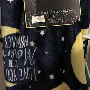 Home Essentials Luxe Plush Throw Blanket - Navy and Yellow